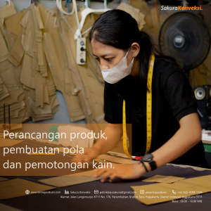 Sebuah gambar yang memperlihatkan seseorang sedang membuat pola kain dan mulai untuk memotong kain sebagai proses produksi dalam industri konveksi